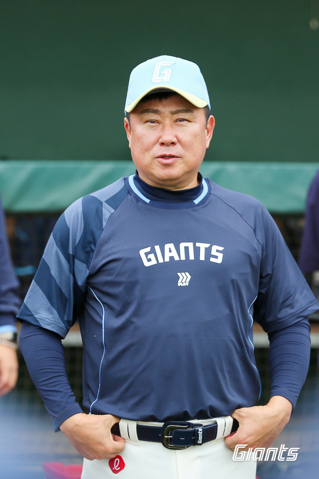 It's a day off for the first team? The second division, which suffered a crushing defeat by 13 points, made a surprise visit to head coach Kim Tae-hyung...The clean-up FA duo have no hits in seven at-bats 