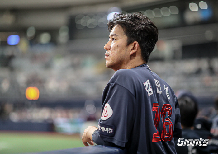 It's a day off for the first team? The second division, which suffered a crushing defeat by 13 points, made a surprise visit to head coach Kim Tae-hyung...The clean-up FA duo have no hits in seven at-bats 