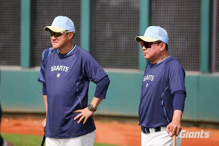 It's a day off for the first team? The second division, which suffered a crushing defeat by 13 points, made a surprise visit to head coach Kim Tae-hyung...The clean-up FA duo have no hits in seven at-bats 