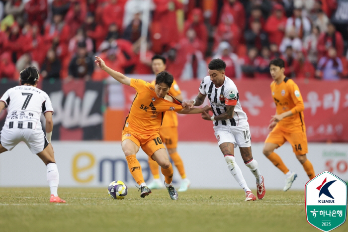 Jeju defeated Seoul 20 in the opening game of an unexpected event…Rookie Kim Jun-ha's debut goal  transfer Lee Kun-hee's net goal