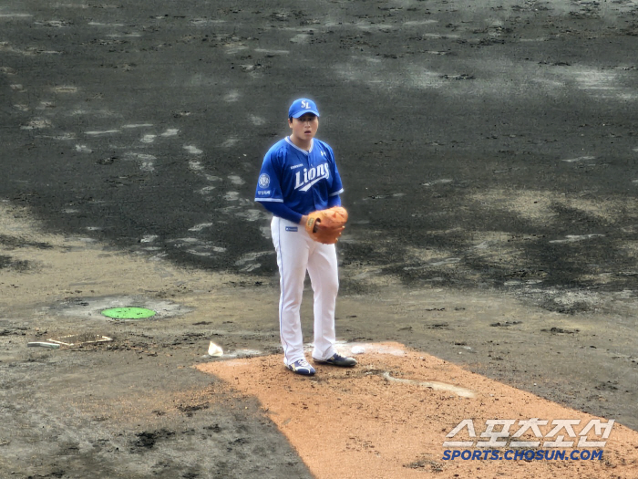 Lee Seung-hyun struggled with four runs to Yomiuri for the first time in the camp, walking consecutively → 3 hits in a row..The highest score of 143 km was a passing point 