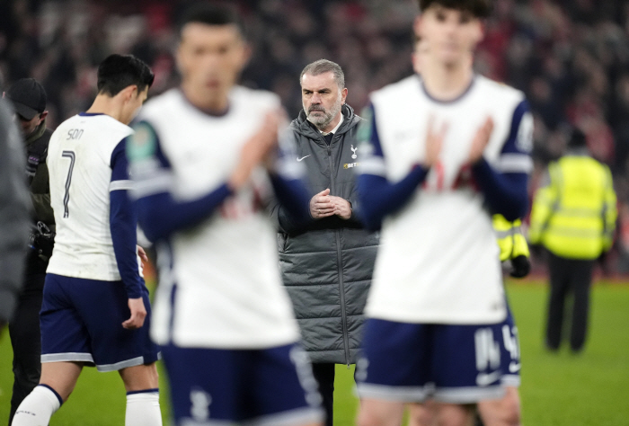 You guys know the captain, Tottenham is sluggish, and Son Heung-min is the scapegoat in the end…Postecoglou for a reason