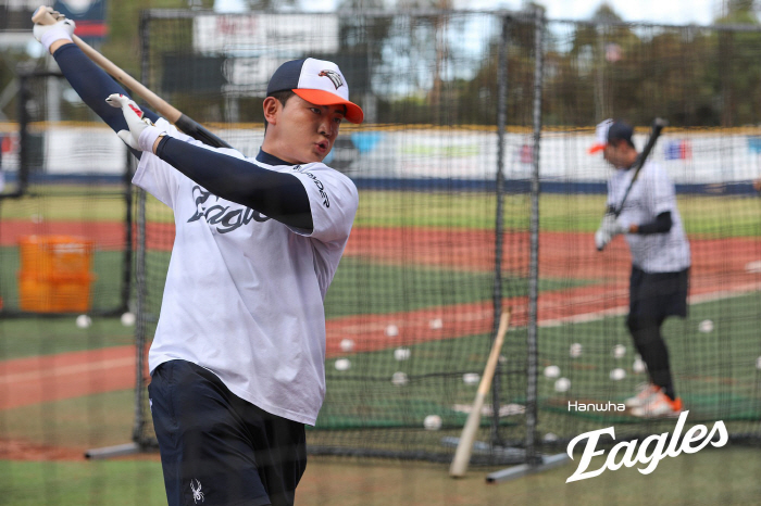 40% of the exhibition game → Finish in front of the chairman, forget the initial sparkle...RBI King → No. 1 in the education league → 2G 6 hits, Hanwha's outfield is excited