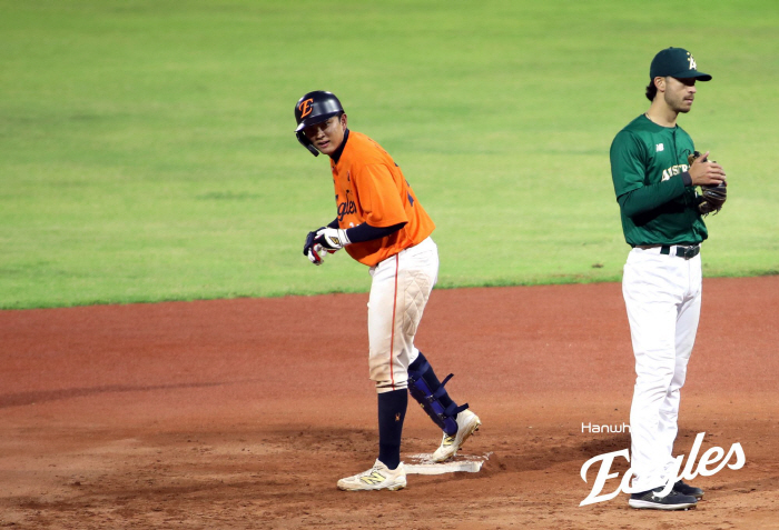 40% of the exhibition game → Finish in front of the chairman, forget the initial sparkle...RBI King → No. 1 in the education league → 2G 6 hits, Hanwha's outfield is excited