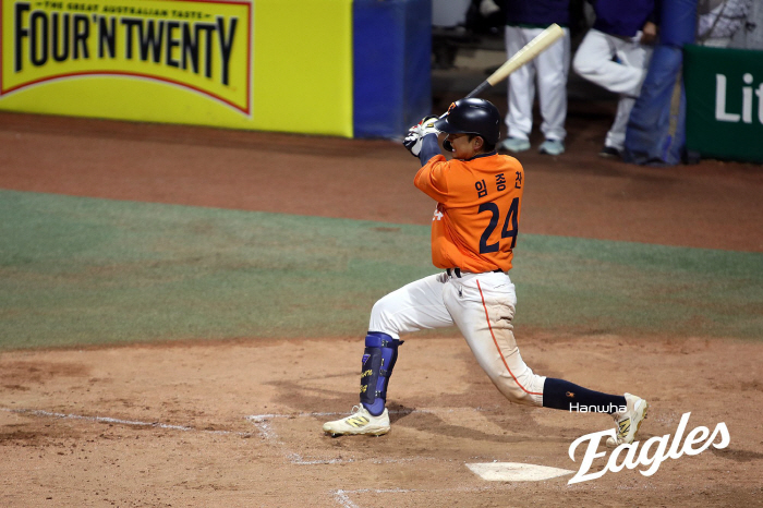 40% of the exhibition game → Finish in front of the chairman, forget the initial sparkle...RBI King → No. 1 in the education league → 2G 6 hits, Hanwha's outfield is excited