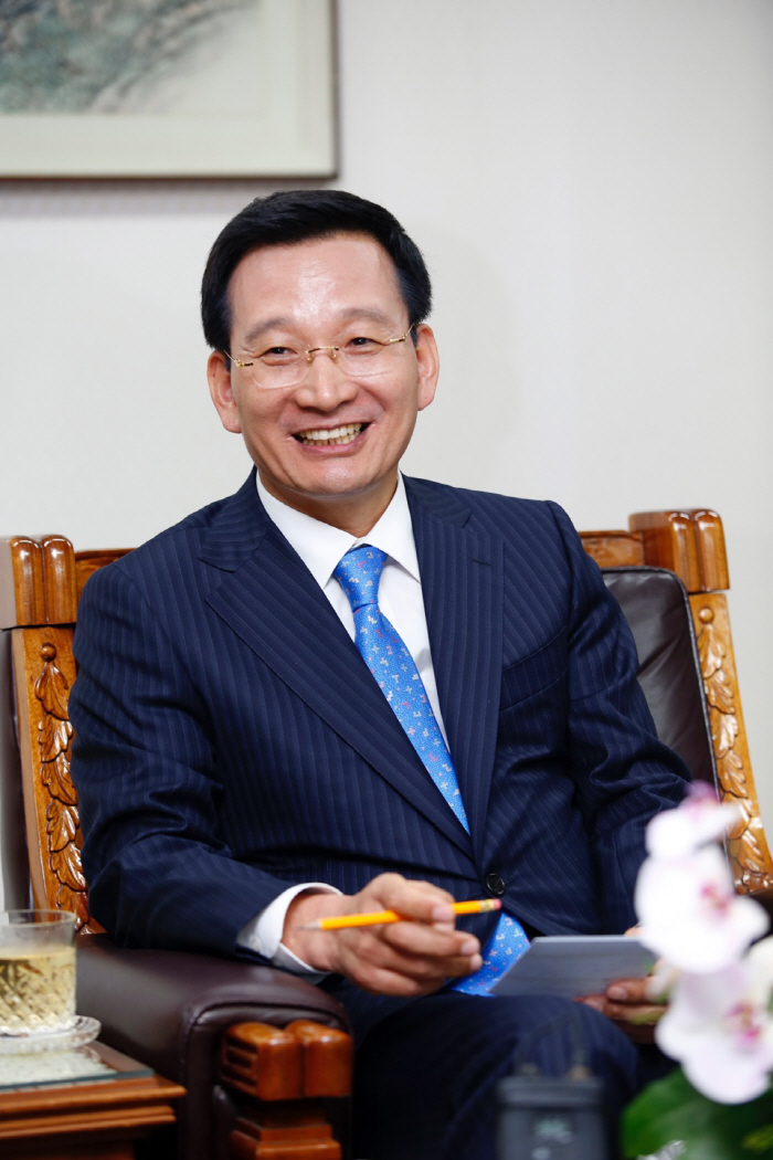 I'm back. KLPGA Re-appointed 13th Hoban Group Chairman Kim Sang-yeol as 15th Chairman