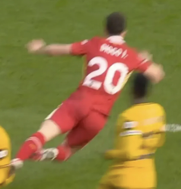 Team Hwang Heechan almost got hit! The worst diving Liverpool star of all time...VAR invalidates PK → why not give a warning