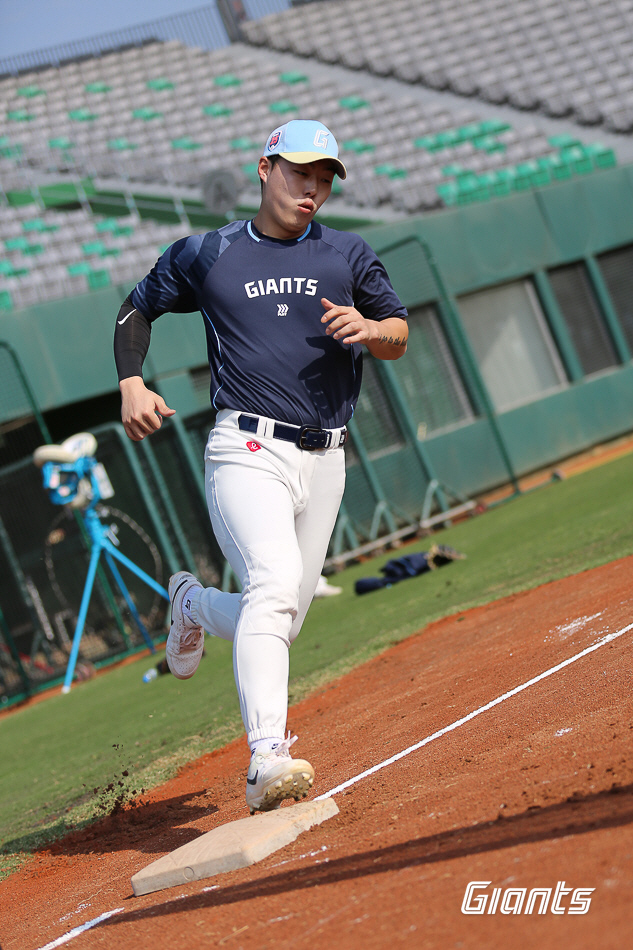 It's the Giants. The dream of a big gun by a tall army of 1m90 → even equipped with defense...Go Seungmin's confidence. 