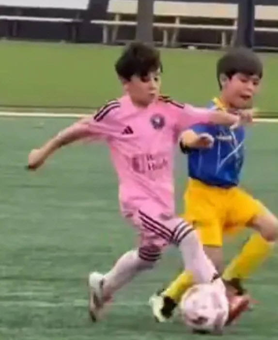 Just let Barcelona go Messi's 6-year-old son is in trouble for dribbling...a big league talent