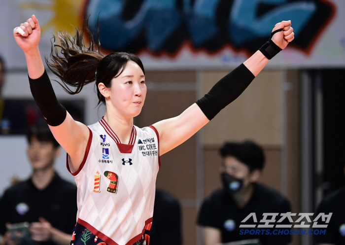 Season Out Wipawi Vacancy → As a domestic player such as Ko Ye-rim without a substitute...More than the regular season, all-out spring volleyball 