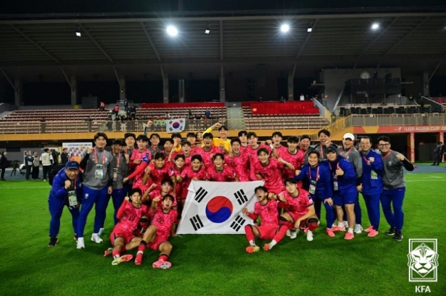 Youngest born in 2007 → Surprise Ground Captain Armband Park Seung-soo 1G1AS talent explosion...Thailand to secure early advance to the quarterfinals