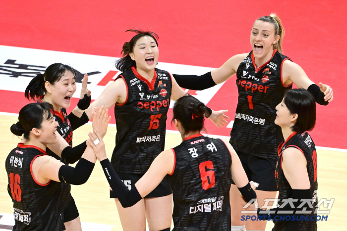 3 wins → 5 wins → 5 wins → 10 wins The coach did it. Soyeon Magic's youngest team won by double digits in four years. 3rd place in the articles of association, 3-0 