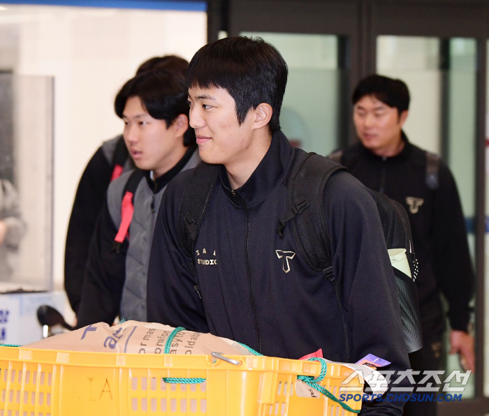 Can I turn a blind eye to my children's fans? Emergency fan signing event (Incheon Airport Site) held when 500 million MVP appeared