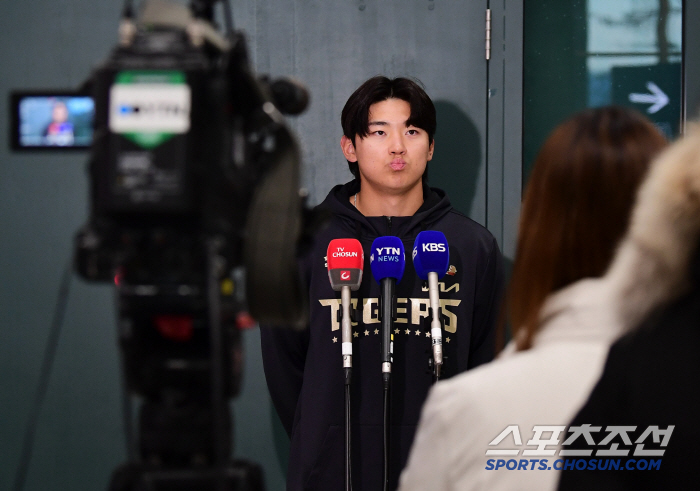 Can I turn a blind eye to my children's fans? Emergency fan signing event (Incheon Airport Site) held when 500 million MVP appeared