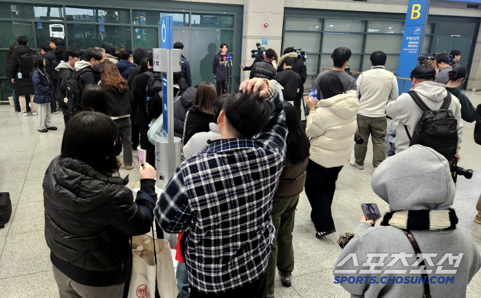 Can I turn a blind eye to my children's fans? Emergency fan signing event (Incheon Airport Site) held when 500 million MVP appeared