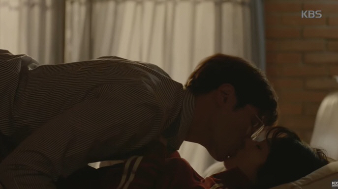 Choi Daniel's shocking kiss scene with 68 million Baek Jin-hee is the talk of the hip. 