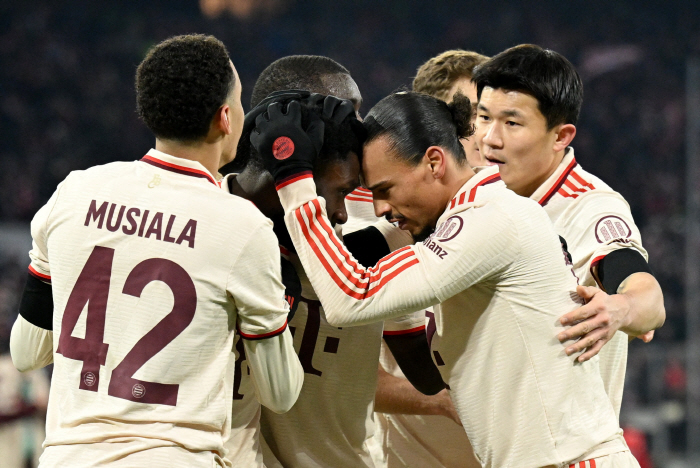 Kim Min-jae's great humiliation! Hasty tackle in front of Yang Hyun-jun → Criticized for a loss...Munich's Dramatic Final Goal Champions advance to the round of 16