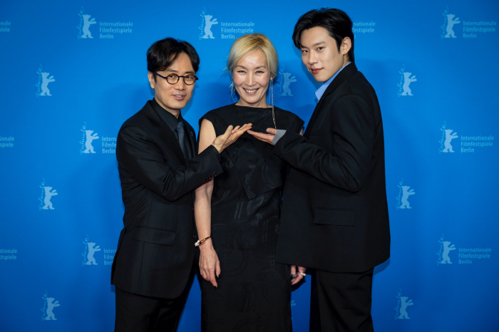 Lee Hye-young X Kim Sung-cheol, a breakaway team, heated up in Berlin...Korean release confirmed in May