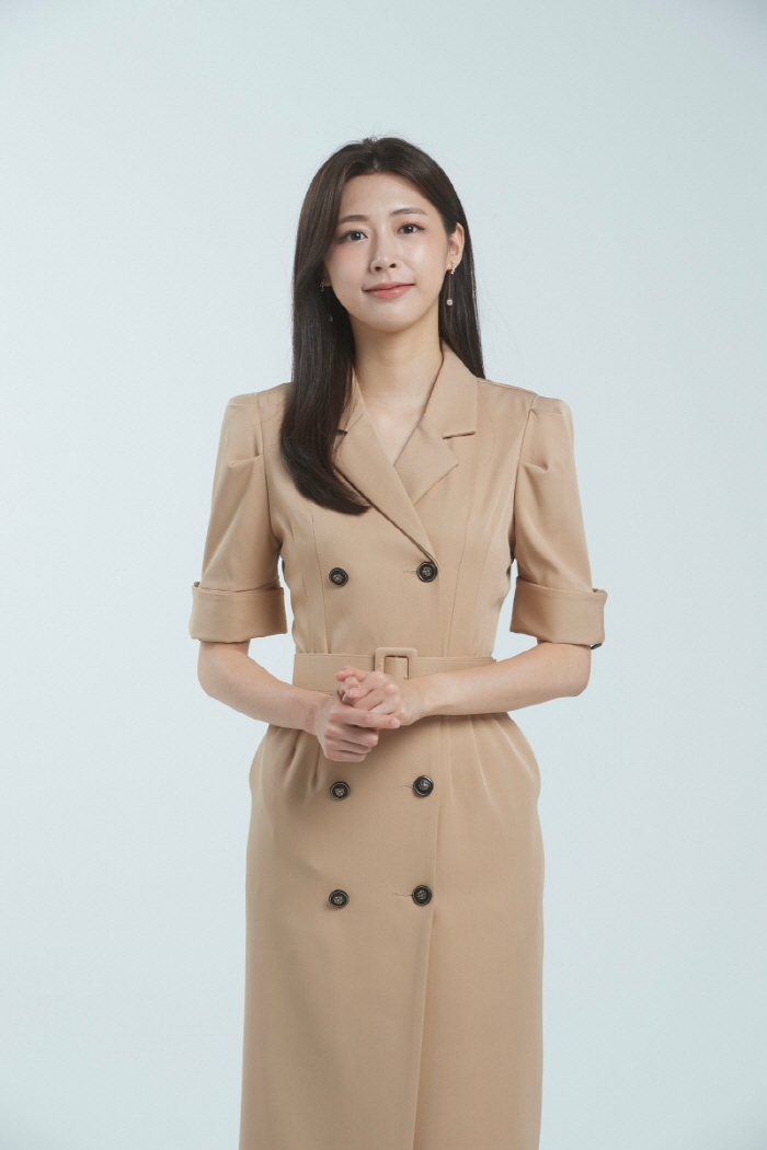  Hong Ju-yeon, who is rumored to be dating Jeon Hyun-moo, broke down...Joining the TV show's genuine, luxurious MC