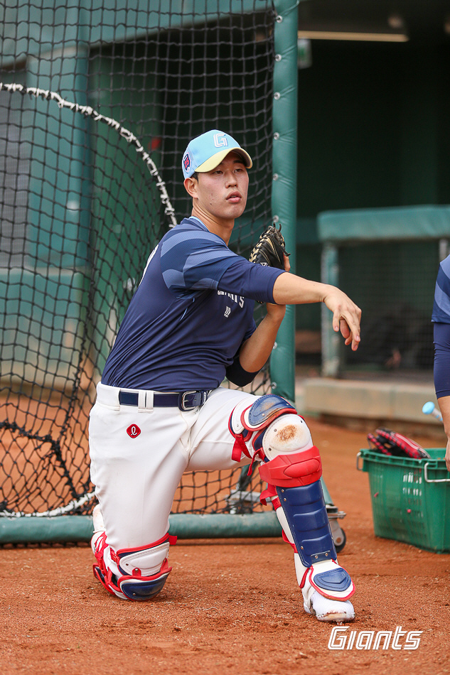 Who's number 109? The Taiwanese national team was also surprised by Kang-dog → Lotte track and field team No. 1 and 2! Yook Sung player Shinhwa who's working hard. 