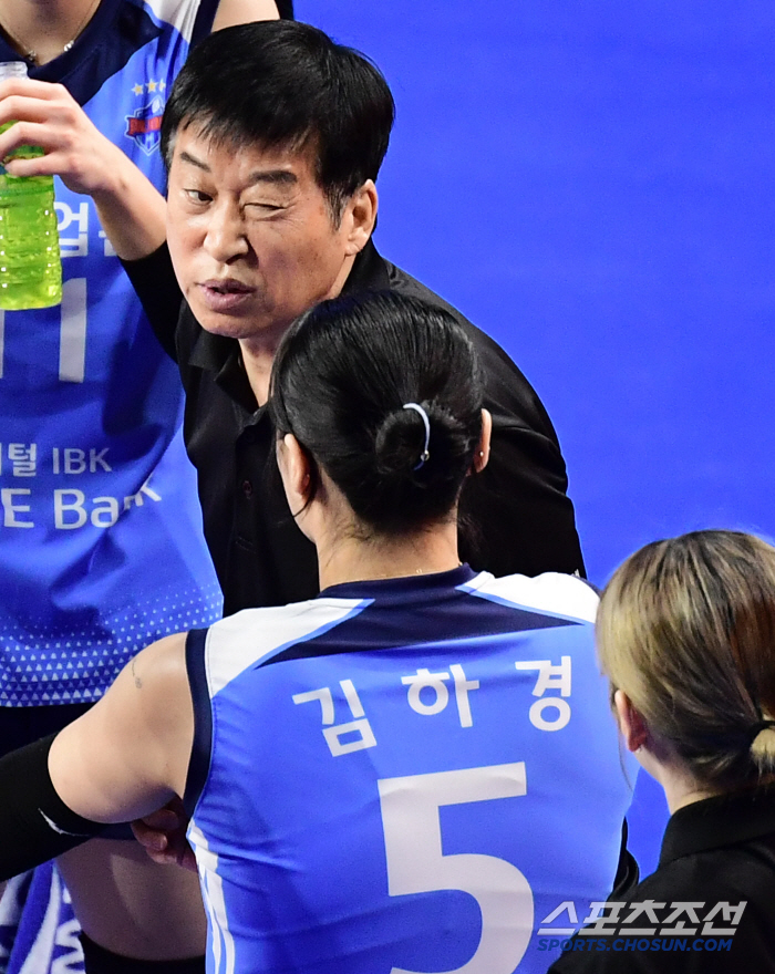 1 win and 10 losses this year → If you give up on a hard 70-year-old veteran, you're not a professional...Even if I can't go to spring volleyball, I'll do my best until the end. 