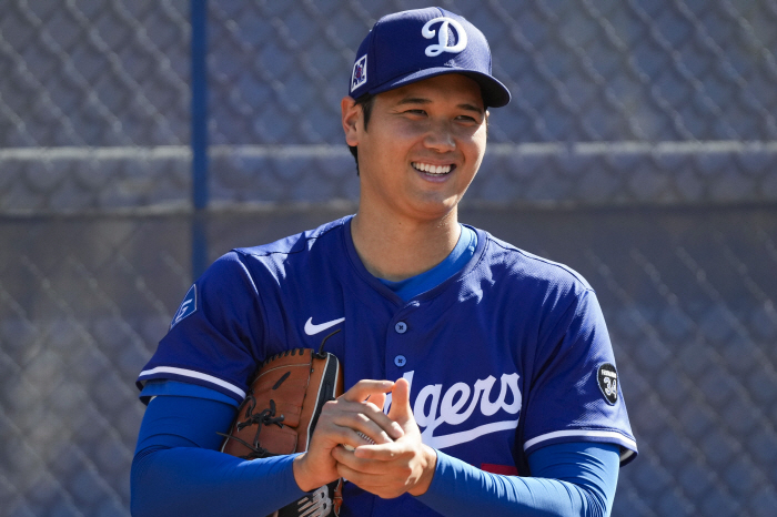 Don't curse the Dodgers! Did I do something wrong? The commissioner's defense, the Ohtani effect alone, is 10.9 billion, which is why the Yankees are jealous