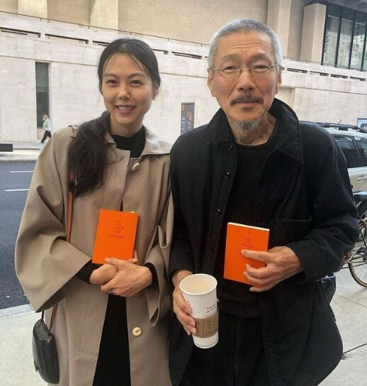 Kim Min-hee, who gave birth this spring, captured the airport with the full-term D-line revealed, director Hong Sang-soo and Berlin