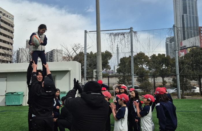 Reunion for the first time in two years, OK Man Rugby Team holds a rugby class at the Geumgang School in Osaka, a descendant of the Korean people