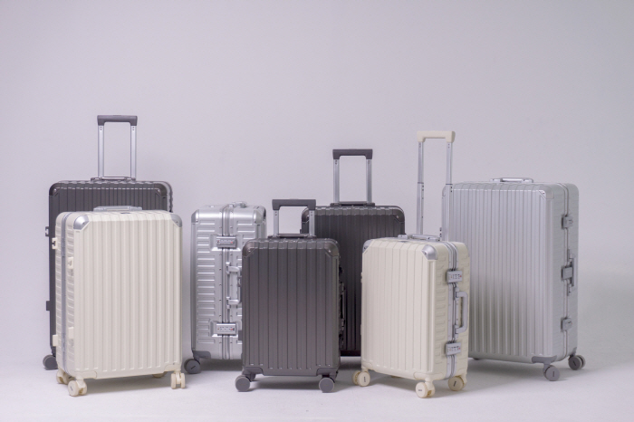 Seoul E-Land Signs Official Sponsorship with Biggie Carrier, a brand specializing in practicality  style suitcases