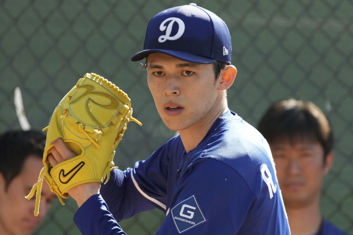 What's the tension, but what kind of people are gathered like this? Sasaki is good. She showed off her first live-pitching splitter