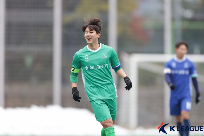 Awesome! I'm stepping on Mitoma Route Super Rookie Yoon Do-young is likely to be hired after joining Brighton in the summer of a four-year contract