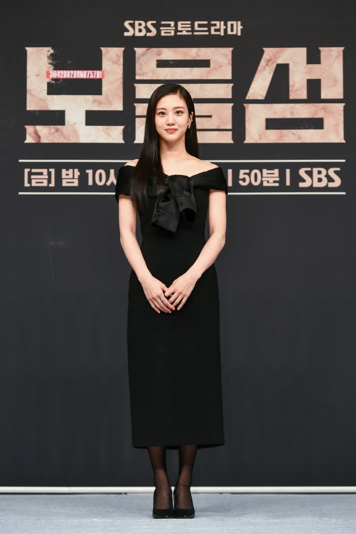 Hong Hwa-yeon, who broke through the 1001 competition rate on Treasure Island, 'My most precious treasure.'