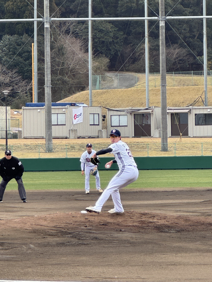 One hundredth ball, 150km bam! Will the 1st-designated prospect, who gave up with tears, explode at Doosan in five years? 