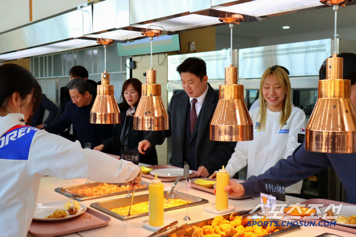 Rep. Jin Jong-oh of the Shooting Emperor visited the Jincheon Training Center to listen to the voices of senior and junior X leaders and actively support them