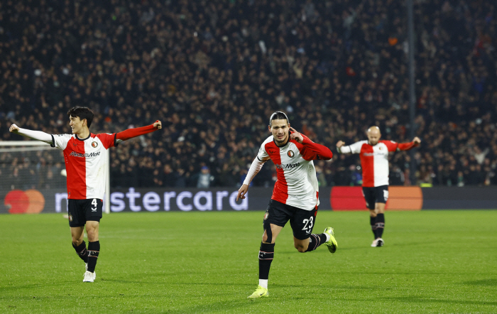 Super jackpot Hwang In-beom accompanied Dutch legend Van Persie with a priest...HERE WE GO today appointed Feyenoord director