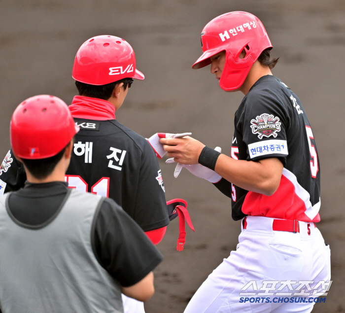 Kim Do Young Scam's first hit fancam, and the opponent's infield is icy due to lightning