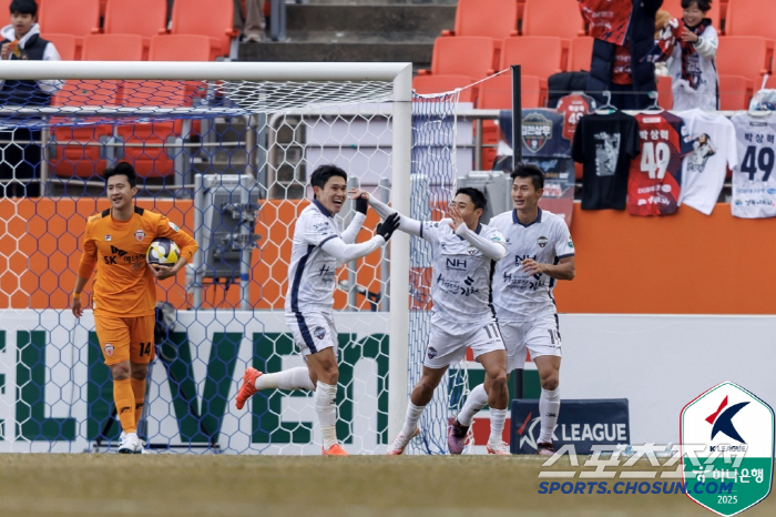 Lee Dong Kyung hit a wonder goal with his left foot! Gimcheon, Jeju 3 to 2 thrilling come-from-behind victory! I'm reporting my first win!