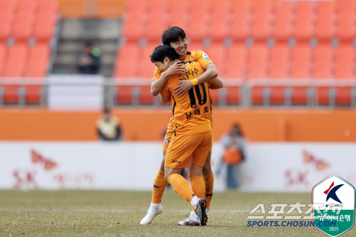 Lee Dong Kyung hit a wonder goal with his left foot! Gimcheon, Jeju 3 to 2 thrilling come-from-behind victory! I'm reporting my first win!