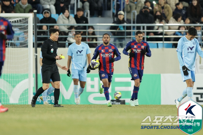 Suwon FC coach Kim Eun-joong will prepare for a heavy attack by getting better than the first game of the fierce play