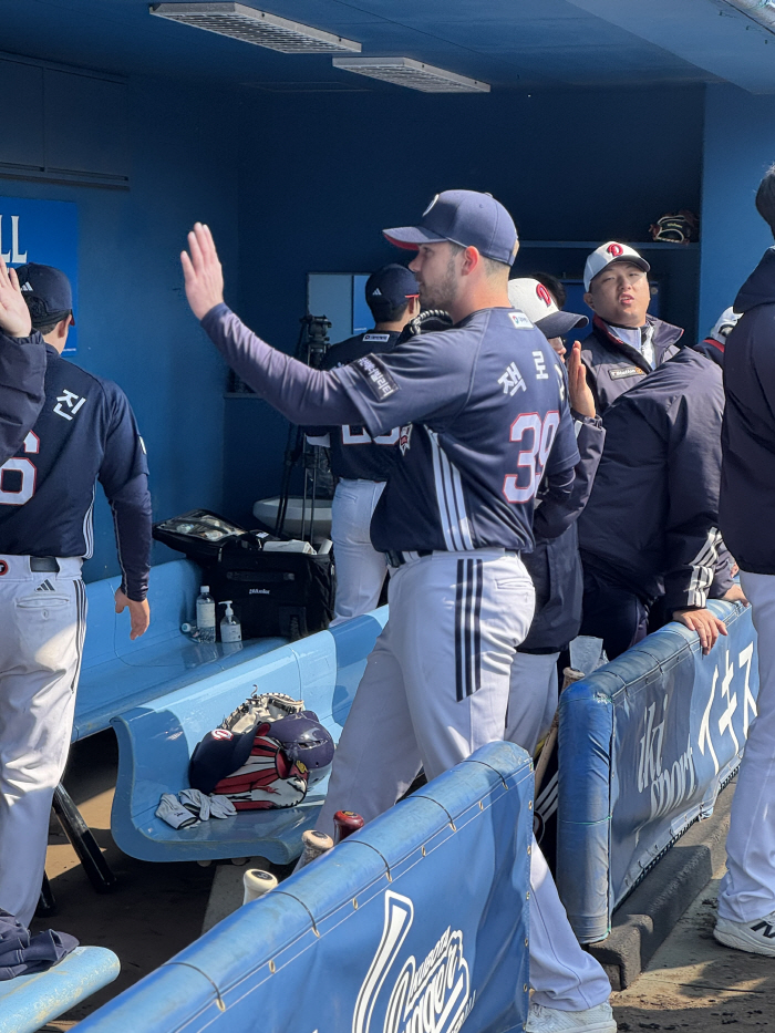 Wake up after being slapped by the unemployment team! Lotte's transfer student Choo-Choo Train 3 RBI sweep triple → Doosan overpowered Seibu's first team 54 