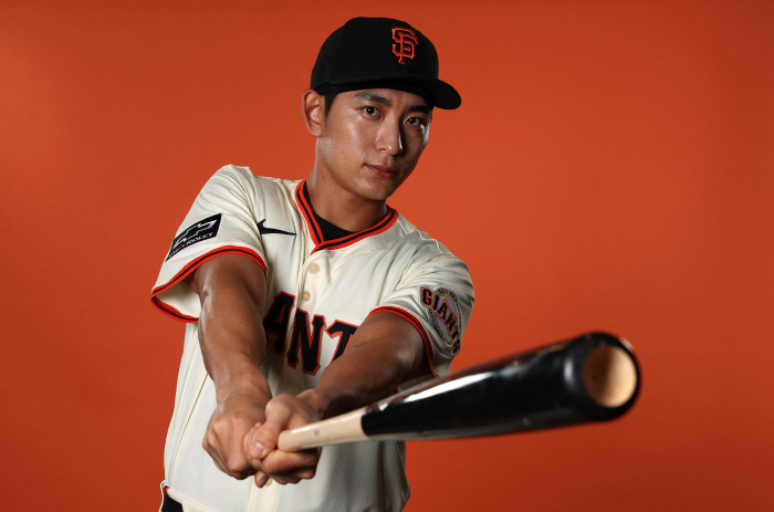 Was it real? I checked the SF lineup and it's not a leadoff. Lee Jung-hoo, the third batter, starts an exhibition game in center field