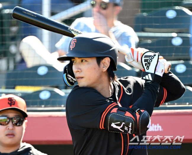 Was it real? I checked the SF lineup and it's not a leadoff. Lee Jung-hoo, the third batter, starts an exhibition game in center field