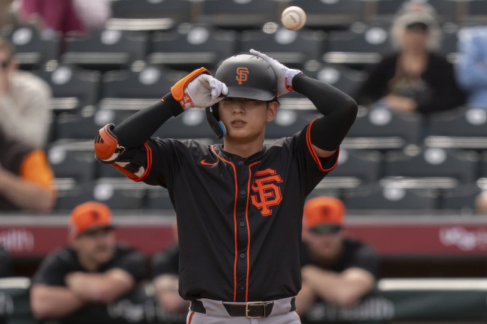 Was it real? I checked the SF lineup and it's not a leadoff. Lee Jung-hoo, the third batter, starts an exhibition game in center field