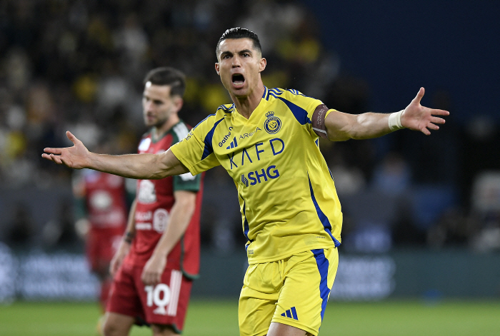 Where's your manners? Reversal defeat → Duran red card → Extremely angry Ronaldo kicks the center circle and falls to 4th place in Alnasr, a fierce protest against the referee