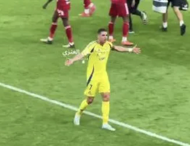 Where's your manners? Reversal defeat → Duran red card → Extremely angry Ronaldo kicks the center circle and falls to 4th place in Alnasr, a fierce protest against the referee