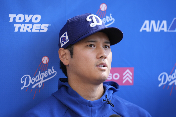 Why is he throwing like that? Ohtani to change his pitching form compared to his LAA days, he will have his last chance as a pitcher with a wind-up motion