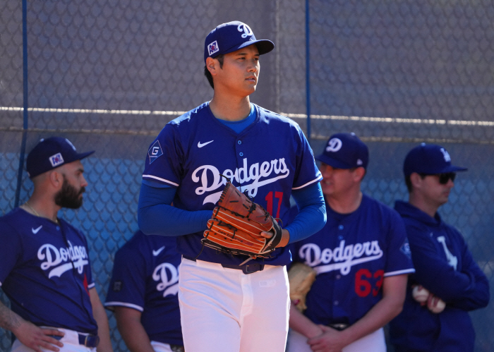 Why is he throwing like that? Ohtani to change his pitching form compared to his LAA days, he will have his last chance as a pitcher with a wind-up motion