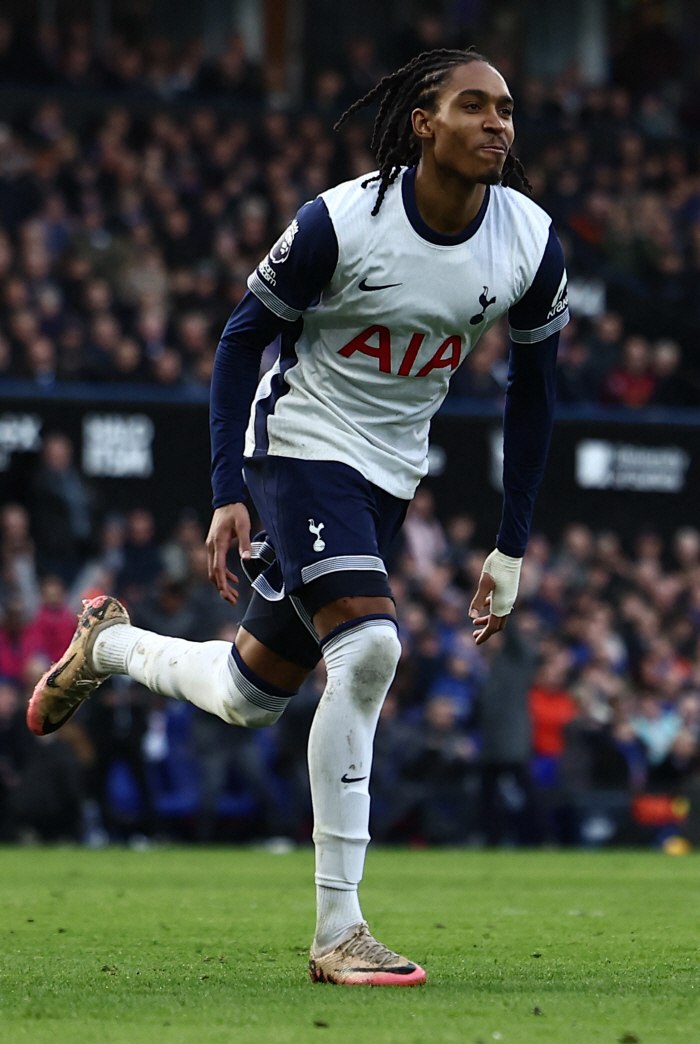 Captain Son Heung-min flew, the season's best one-man show 910 assists Tottenham to win 41 games against Ipswich → 3 consecutive league wins 