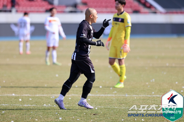 Finally, Seongnam coach Hong Chang-beom scored his first win and played a good role