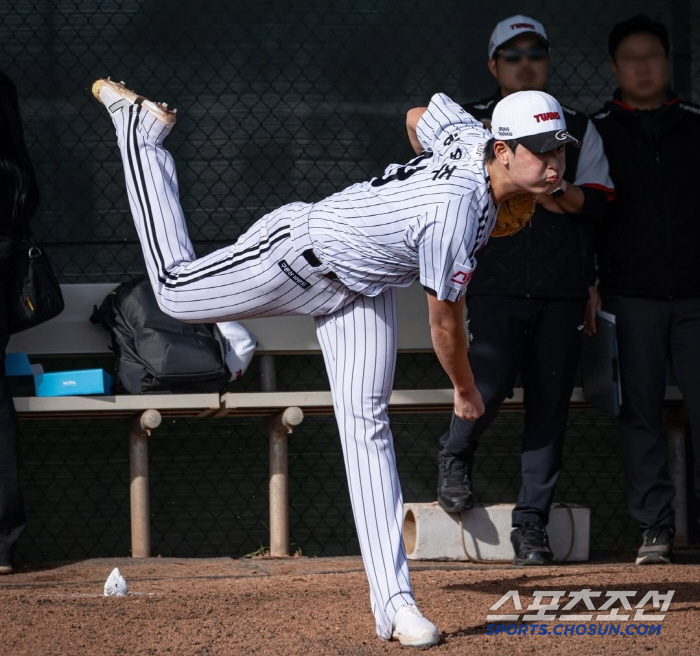 He is a pitcher who can throw 160 kilometers. He shot 152 km faster than the rookie in the first round. It's a huge development that he didn't give a compliment and a walk despite two runs 